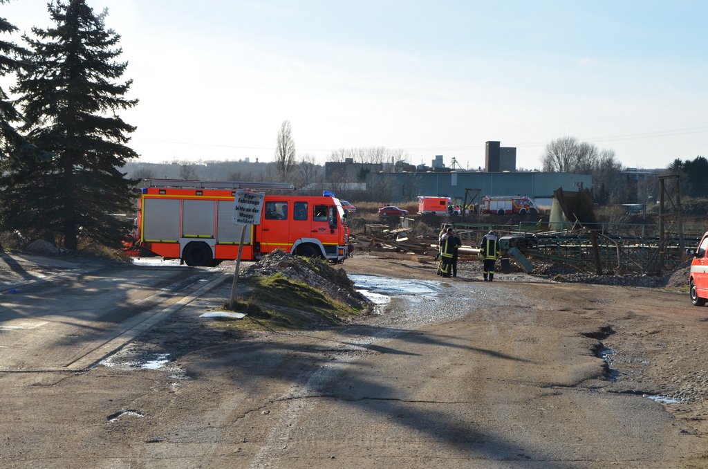 LKW umgestuerzt Kieswerk Harry Kloepferstr Im Feldrain P10.JPG